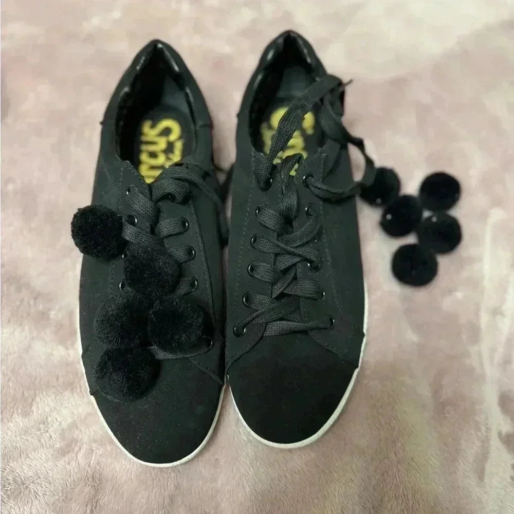 Circus By Sam Edelman Carmela Pompom Sneaker 8.5 NEW in box. No lid.